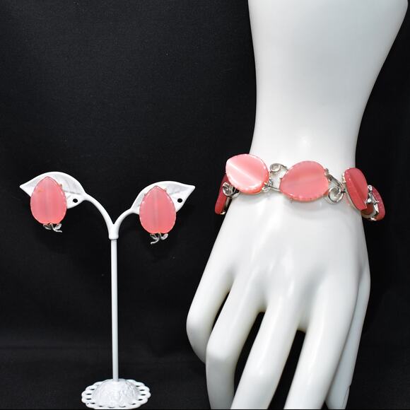 Lisner Pink Lucite Bracelet & Earrings Set Silver Tone 1950s Vintage Jewelry - Picture 7 of 10